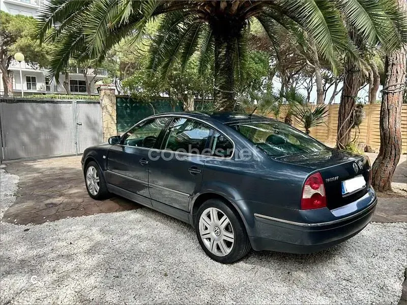 Usado VW Passat Highline 193 CV (141 kW) 2002 Azul Berlina