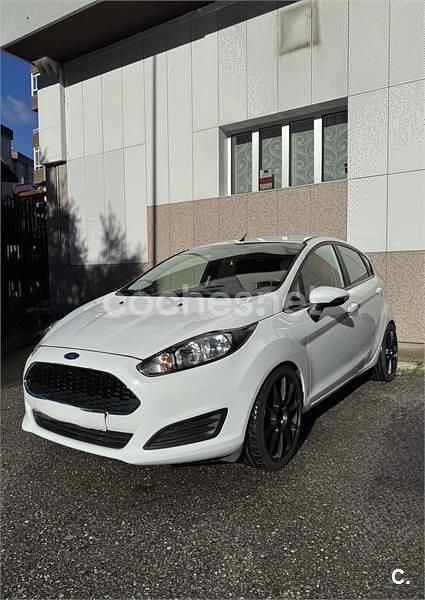 Usado Ford Fiesta Trend 100 CV (73 kW) 2016 Blanco Berlina