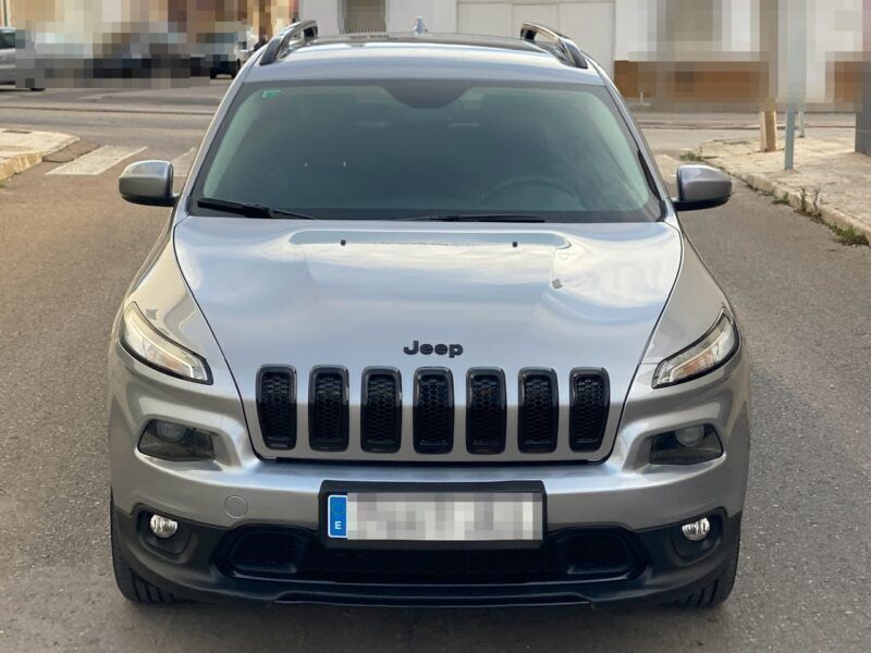 Usado Jeep Cherokee Night Eagle 200 CV (147 kW) 2016 Plata SUV