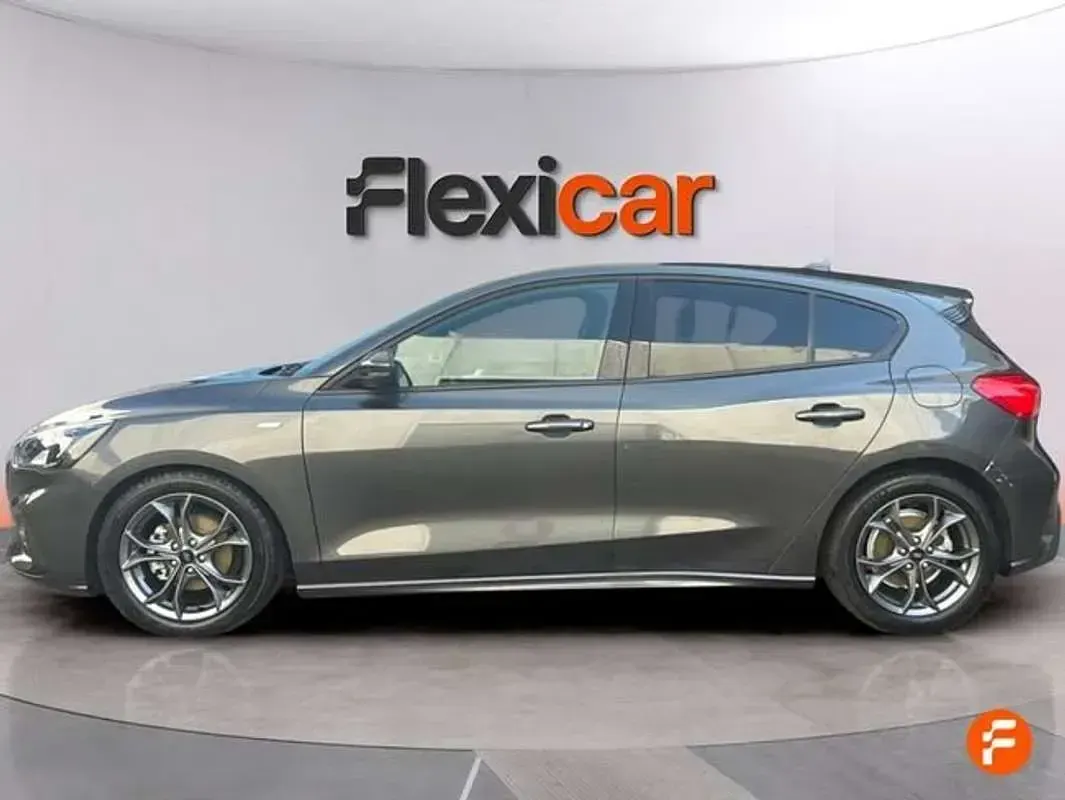Usado Ford Focus ST-Line 125 CV (91 kW) 2018 Gris Utilitario