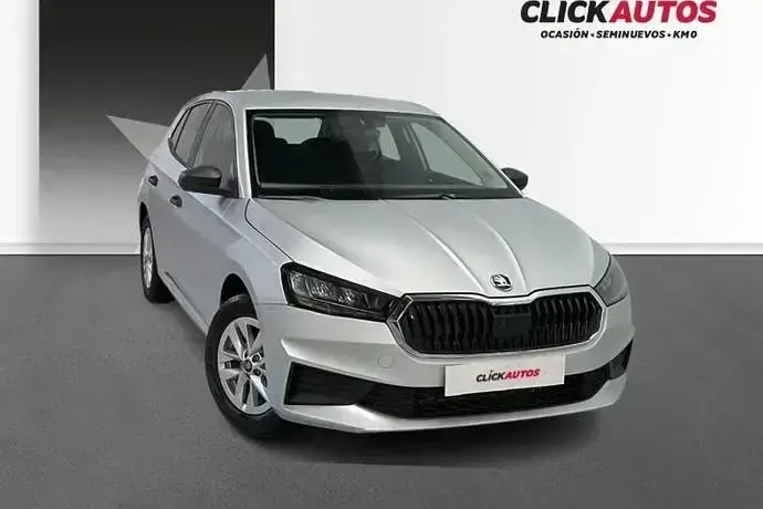 Usado Skoda Fabia Essence 95 CV (69 kW) 2025 Plata Utilitario