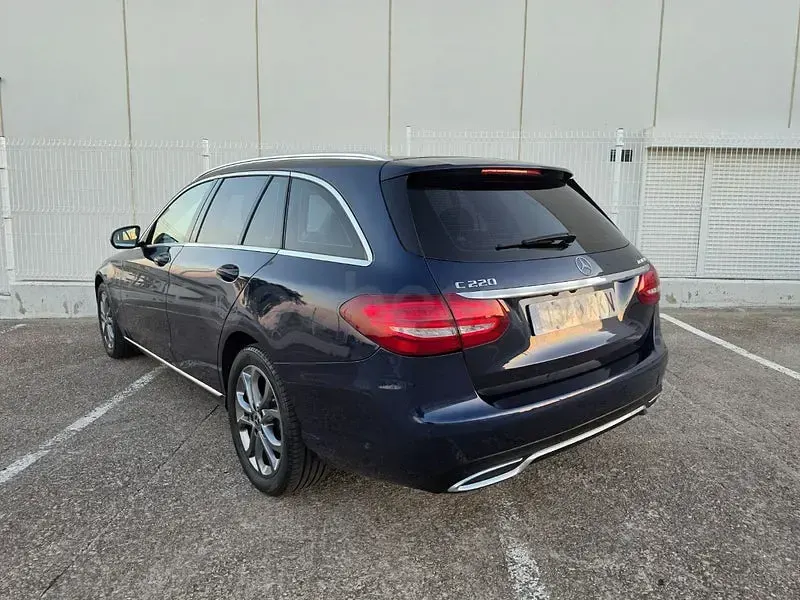 Usado Mercedes C220 170 CV (125 kW) 2018 Azul Familiar