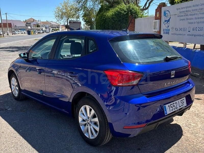 Usado Seat Ibiza Style Plus 110 CV (80 kW) 2021 Azul Utilitario