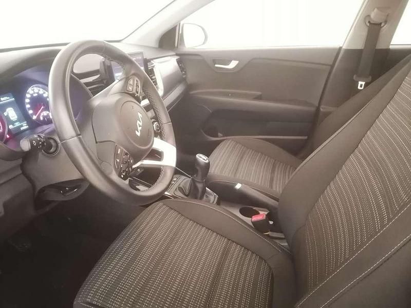 Usado Kia Stonic 101 CV (74 kW) 2024 Blanco SUV