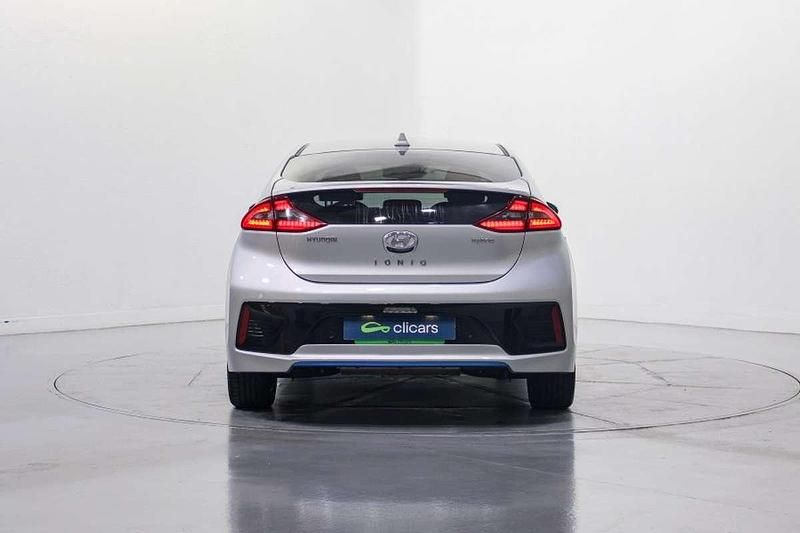 Usado Hyundai Ioniq 105 CV (77 kW) 2019 Gris Utilitario