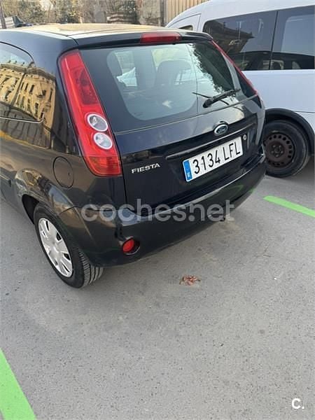 Usado Ford Fiesta Trend 82 CV (60 kW) 2007 Azul Utilitario