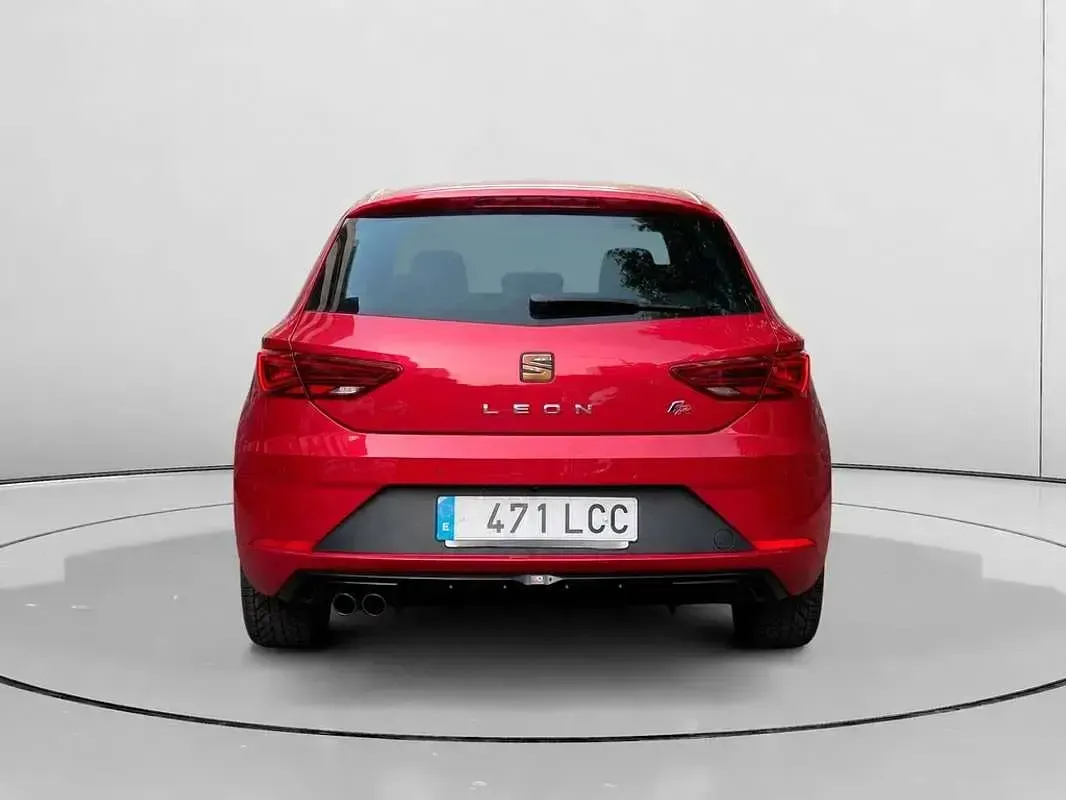 Usado Seat Leon FR 150 CV (110 kW) 2019 Rojo Utilitario