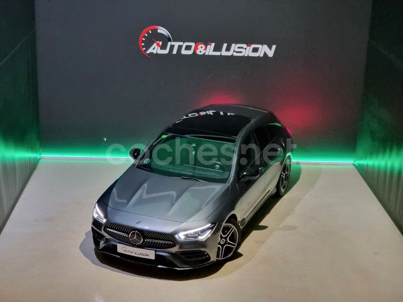 Gris / plata Usado 2020 Mercedes CLA200 Shooting Brake Familiar | 35.990 € - Imagen 1/4