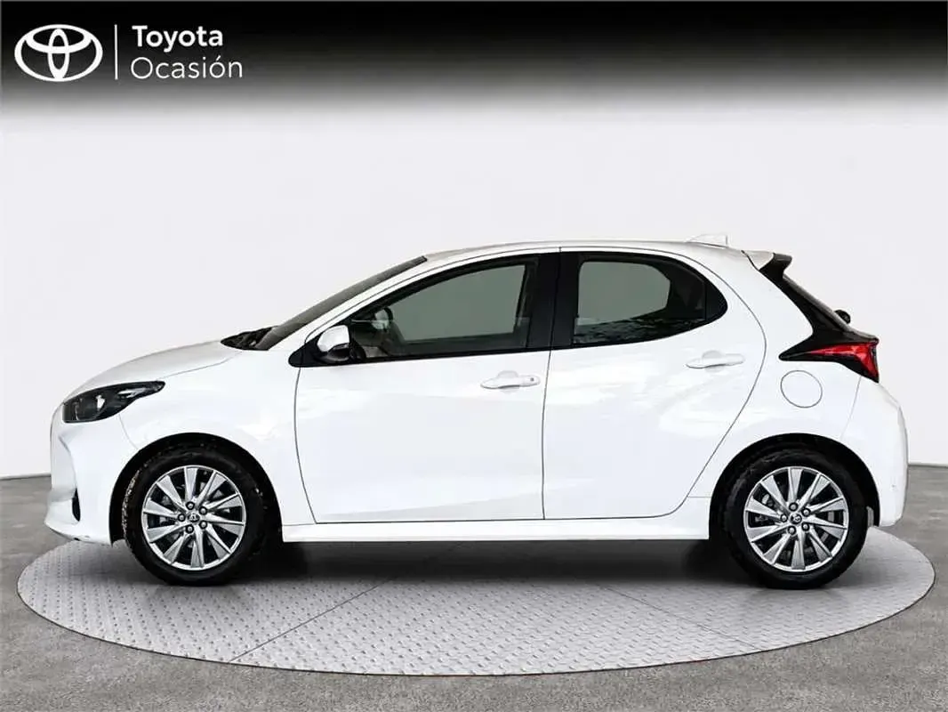 Usado Toyota Yaris Hybrid Active 116 CV (85 kW) 2022 Blanco Utilitario