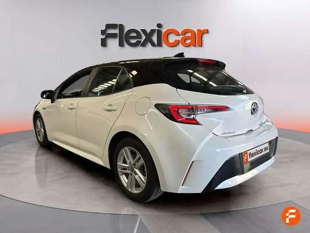 Usado Toyota Corolla Active 122 CV (89 kW) 2021 Blanco Berlina