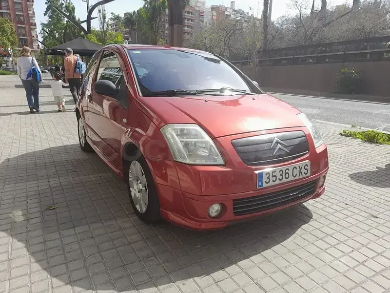 Usado Citroën C2 Furio 75 CV (55 kW) 2004 Granate Utilitario