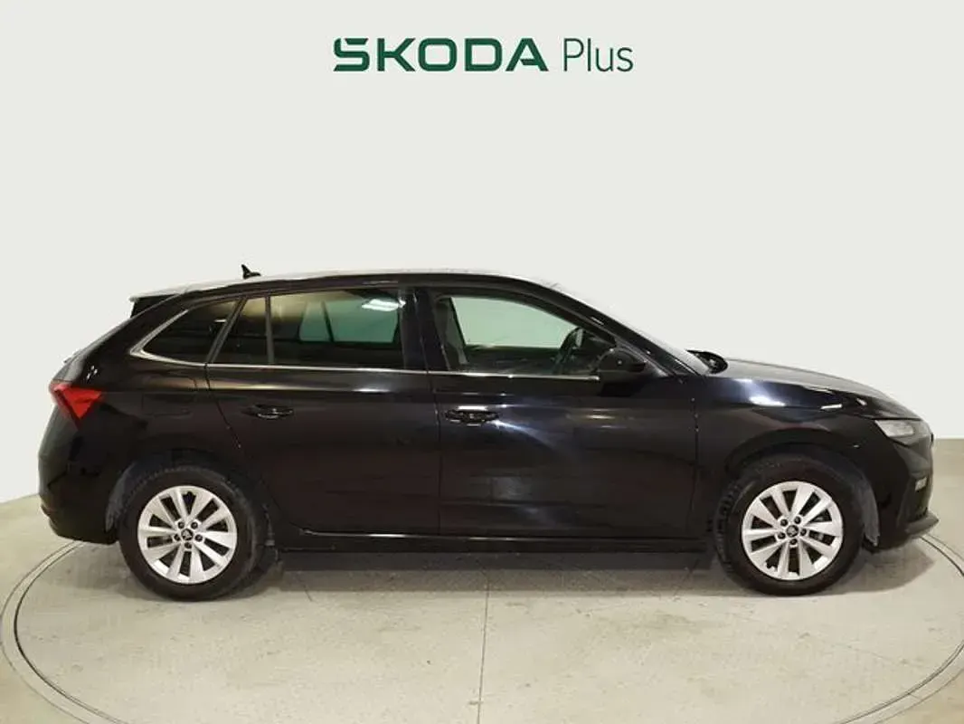 Usado Skoda Scala Selection 116 CV (85 kW) 2025 Negro Utilitario