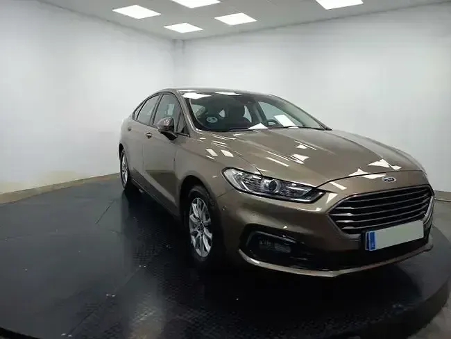 Usado Ford Mondeo Trend 151 CV (111 kW) 2020 Gris Berlina