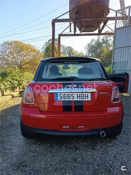 Käytetty Mini Cooper D 110 HP (80 kW) 2011 Punainen Viistoperä