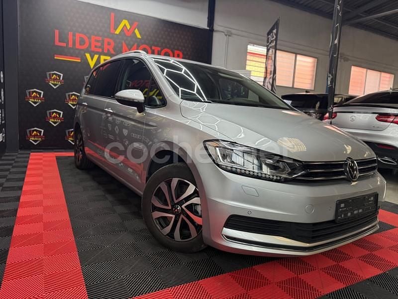 Usado VW Touran Advance 150 CV (110 kW) 2022 Gris / plata Monovolumen