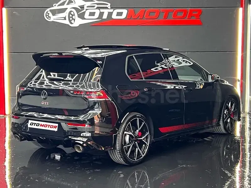 Nuevo VW Golf VIII GTI 325 CV (239 kW) 2026 Negro Berlina