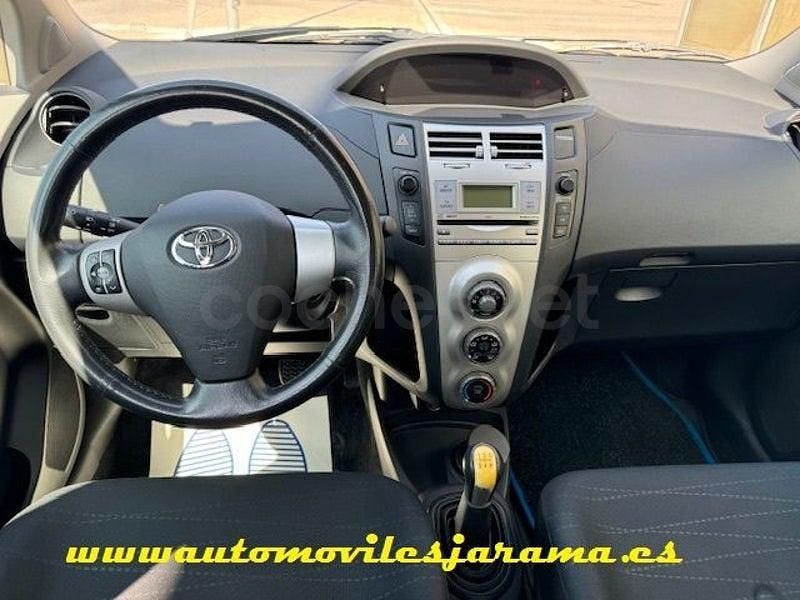 Usado Toyota Yaris Active 101 CV (74 kW) 2009 Gris / plata Utilitario