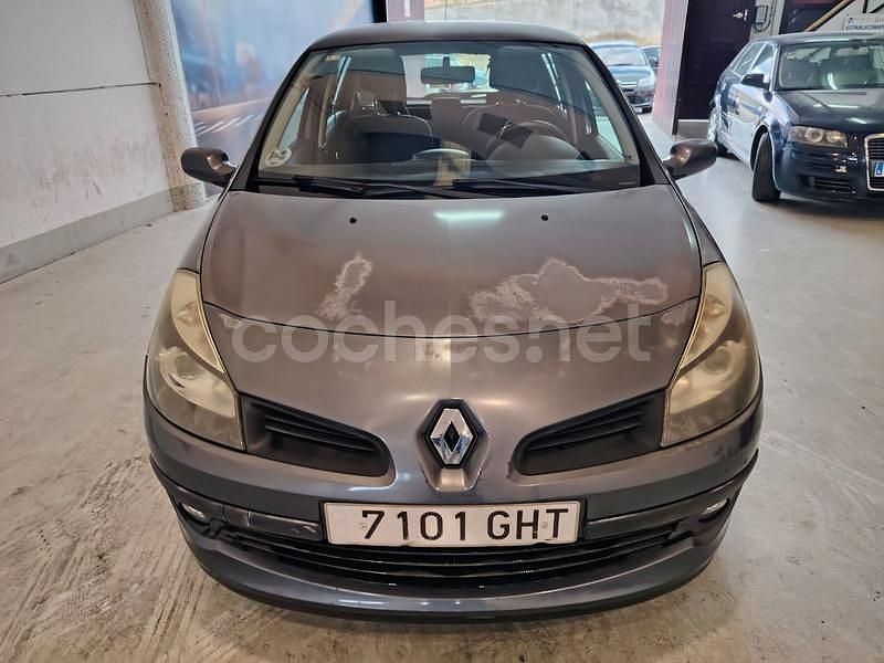 Usado Renault Clio II Dynamique 86 CV (63 kW) 2008 Gris / plata Berlina