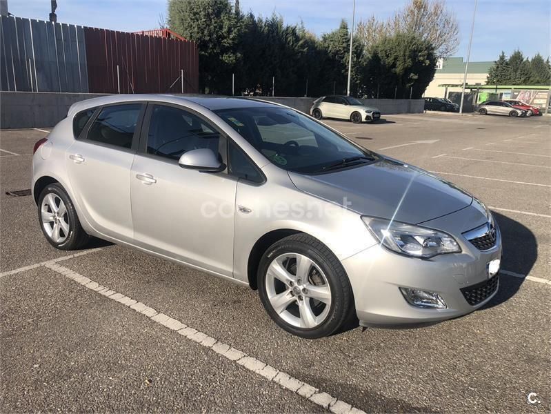 Gris / plata Usado 2011 Opel Astra Enjoy Berlina | 5900 € (Buen precio) - Imagen 1/4
