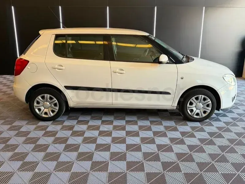 Usado Skoda Fabia 60 CV (44 kW) 2008 Blanco Berlina