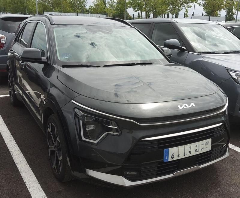 Gris Usado 2023 Kia Niro SUV | 29.900 € - Imagen 1/4