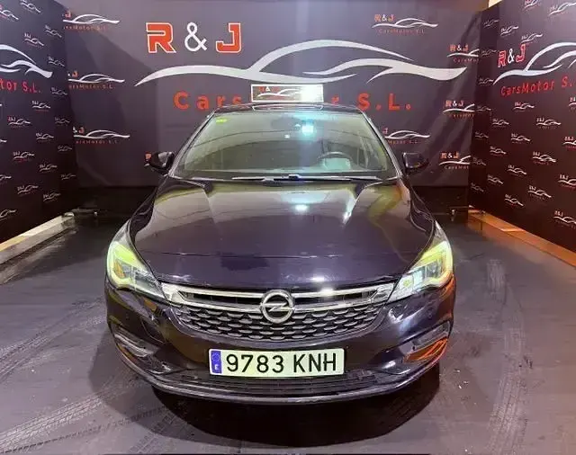 Usado Opel Astra Dynamic 110 CV (80 kW) 2018 Azul Berlina