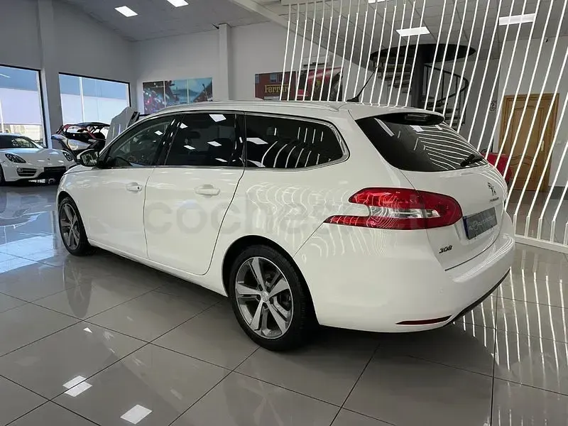 Usado Peugeot 308 SW Allure 130 CV (95 kW) 2021 Blanco Familiar