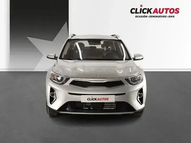 Usado Kia Stonic 79 CV (58 kW) 2025 Gris / plata SUV