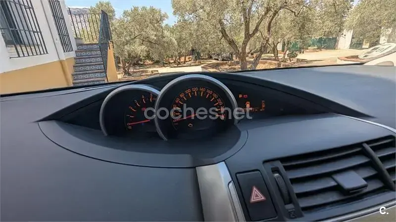 Usado Toyota Verso Active 126 CV (92 kW) 2011 Rojo Monovolumen