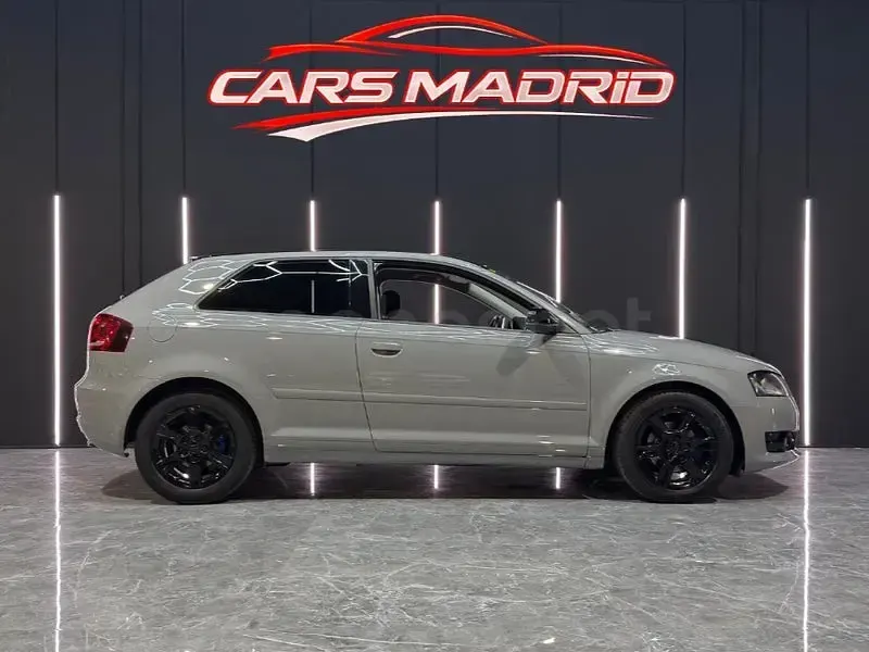Usado Audi A3 Attraction 105 CV (77 kW) 2011 Gris / plata Utilitario