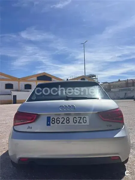 Usado Audi A1 Attraction 105 CV (77 kW) 2010 Gris / plata Utilitario