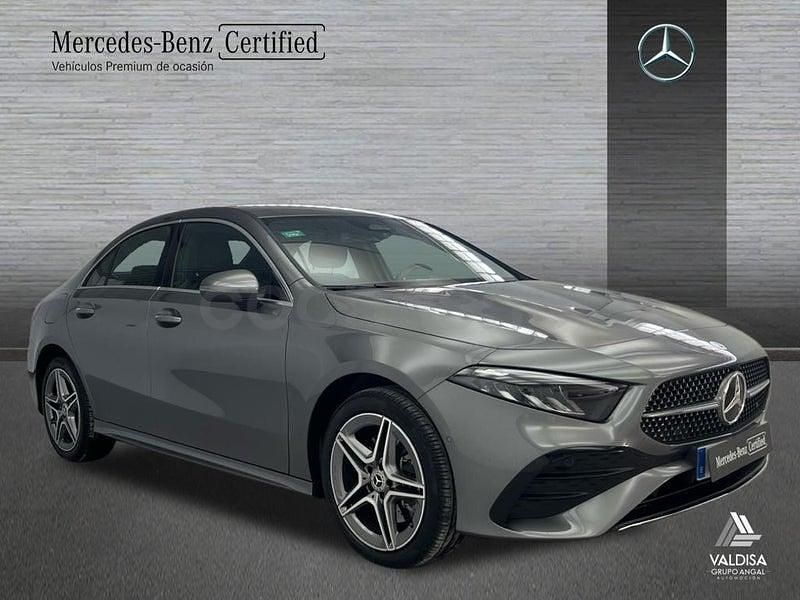 Usado Mercedes A250 AMG line 218 CV (160 kW) 2024 Gris montaña Berlina