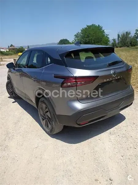 Usado Nissan Qashqai Acenta 140 CV (102 kW) 2022 Gris / plata SUV