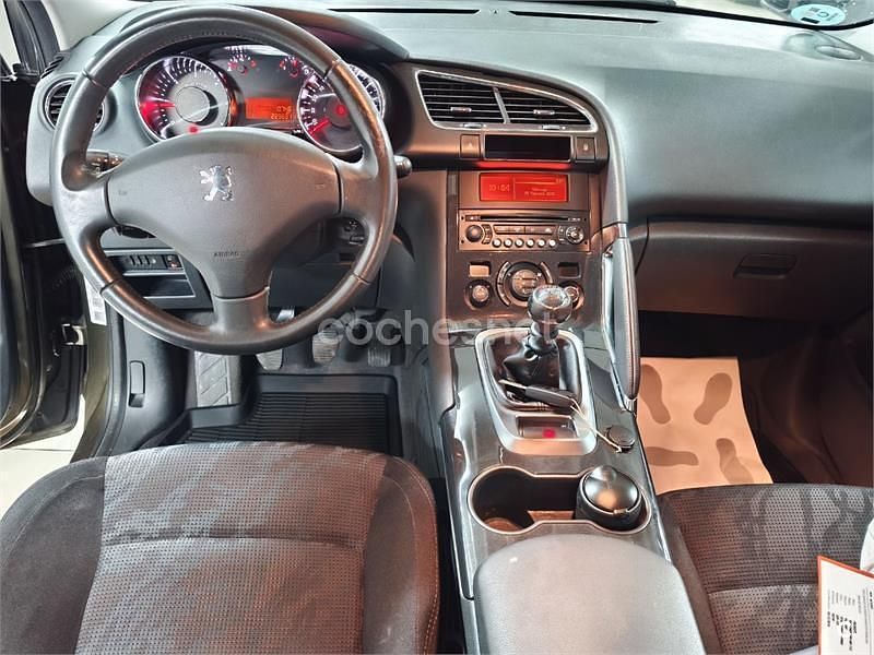 Usado Peugeot 3008 112 CV (82 kW) 2010 Marrón Familiar