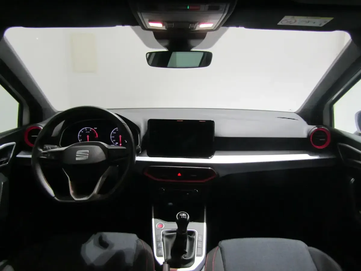 Usado Seat Arona FR 115 CV (84 kW) 2025 Gris SUV