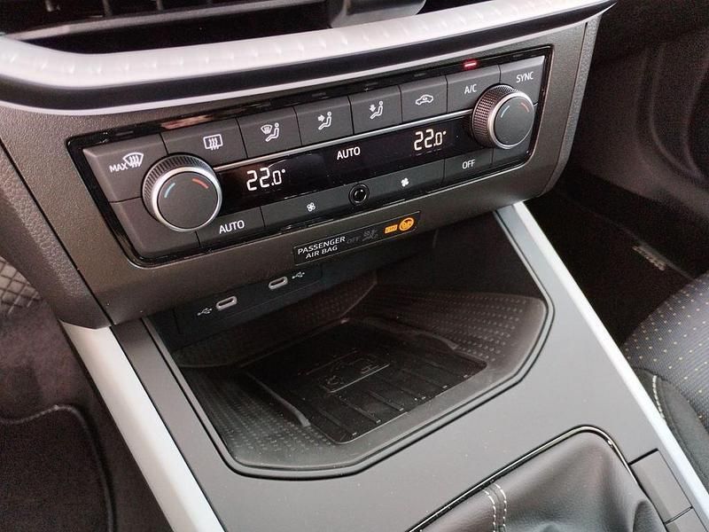 Gris Usado 2024 Seat Arona Style SUV | 22.500 € (Caro) - Imagen 1/4