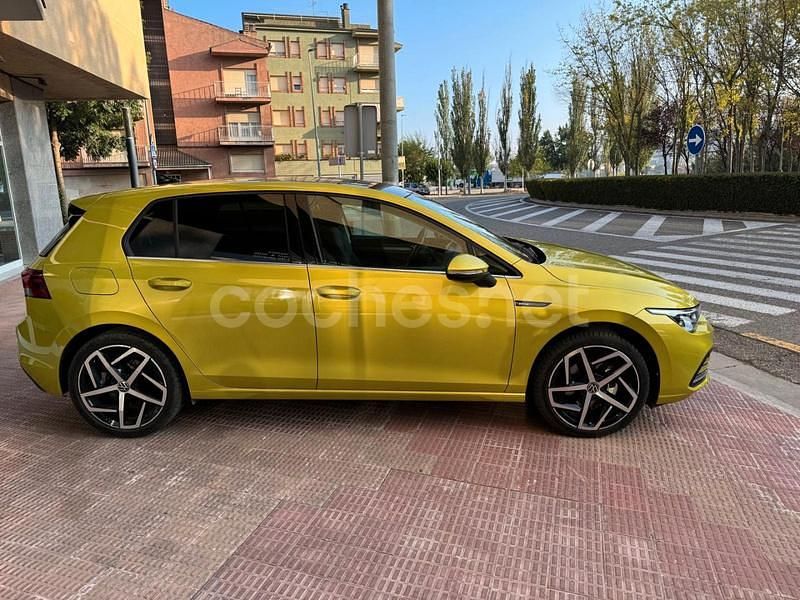 Usado VW Golf VIII R-line 150 CV (110 kW) 2020 Amarillo Berlina