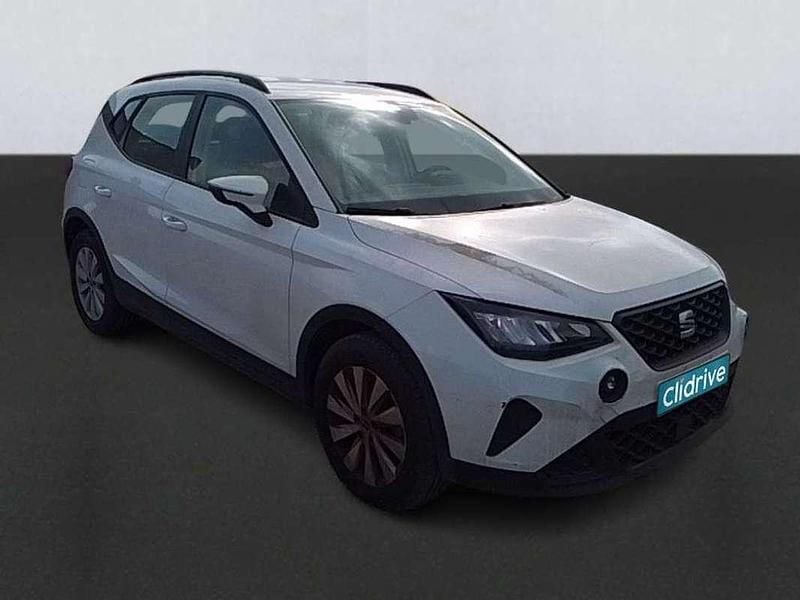 Używany Seat Arona Reference 95 KM (69 kW) 2022 Biały SUV