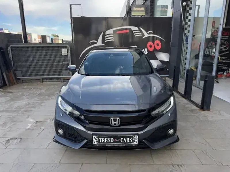 Usado Honda Civic Sport Plus 182 CV (133 kW) 2018 Gris / plata Berlina
