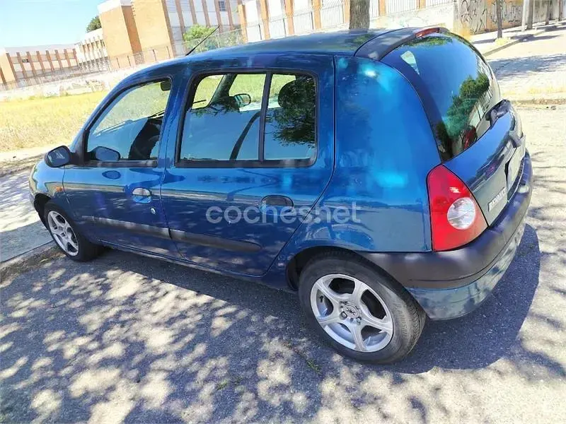 Usado Renault Clio II 75 CV (55 kW) 1999 Azul Berlina