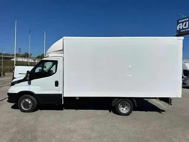 Usado Iveco Daily 156 CV (114 kW) 2023 Blanco Berlina