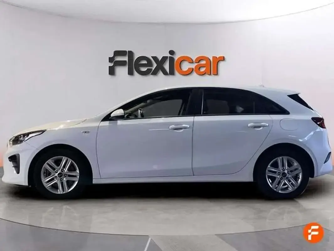 Usado Kia Ceed 120 CV (88 kW) 2022 Blanco Utilitario