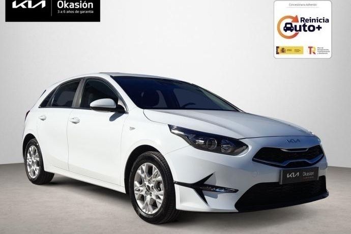 Blanco Usado 2024 Kia Ceed Berlina | 18.490 € (Precio justo) - Imagen 1/4