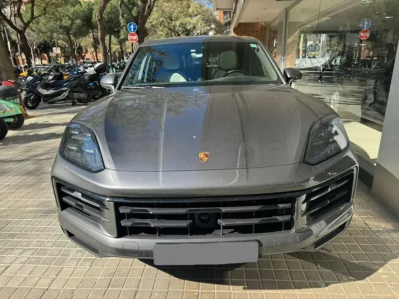 Usado Porsche Cayenne 353 CV (259 kW) 2024 Gris / plata SUV