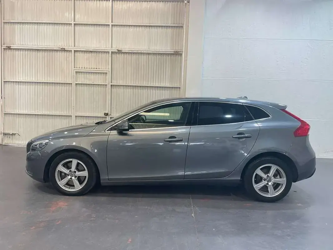 Usado Volvo V40 Momentum 115 CV (84 kW) 2015 Gris Utilitario