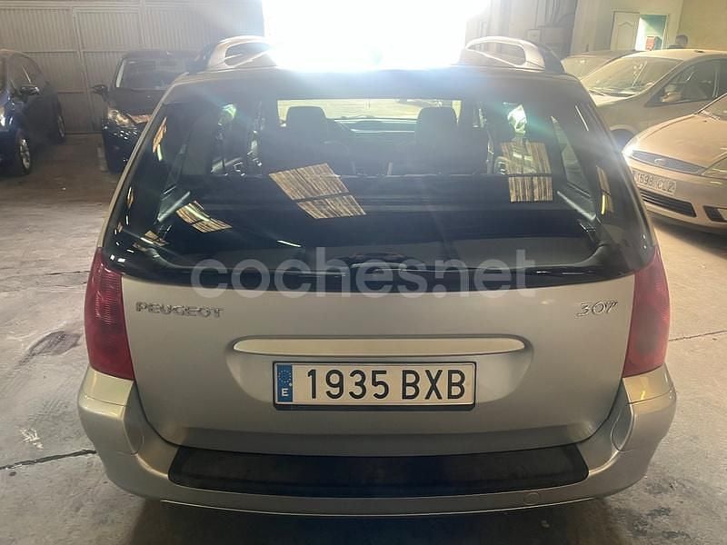 Usado Peugeot 307 110 CV (80 kW) 2002 Gris / plata Familiar