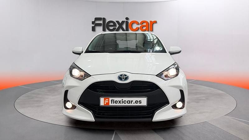 Usado Toyota Yaris Hybrid Style 116 CV (85 kW) 2022 Blanco Berlina