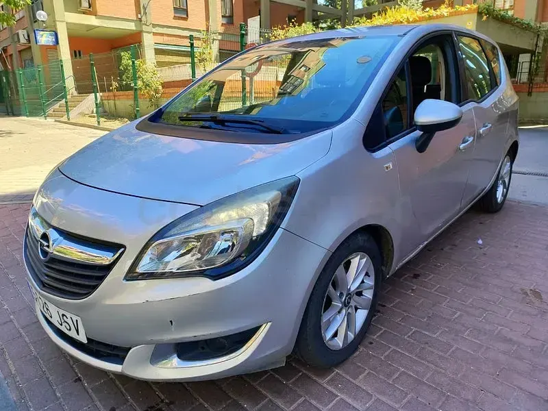 Usado Opel Meriva Excellence 110 CV (80 kW) 2016 Gris / plata Monovolumen