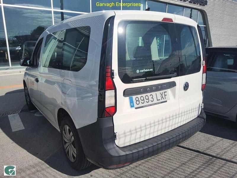 Usado VW Caddy 102 CV (75 kW) 2022 Blanco Monovolumen