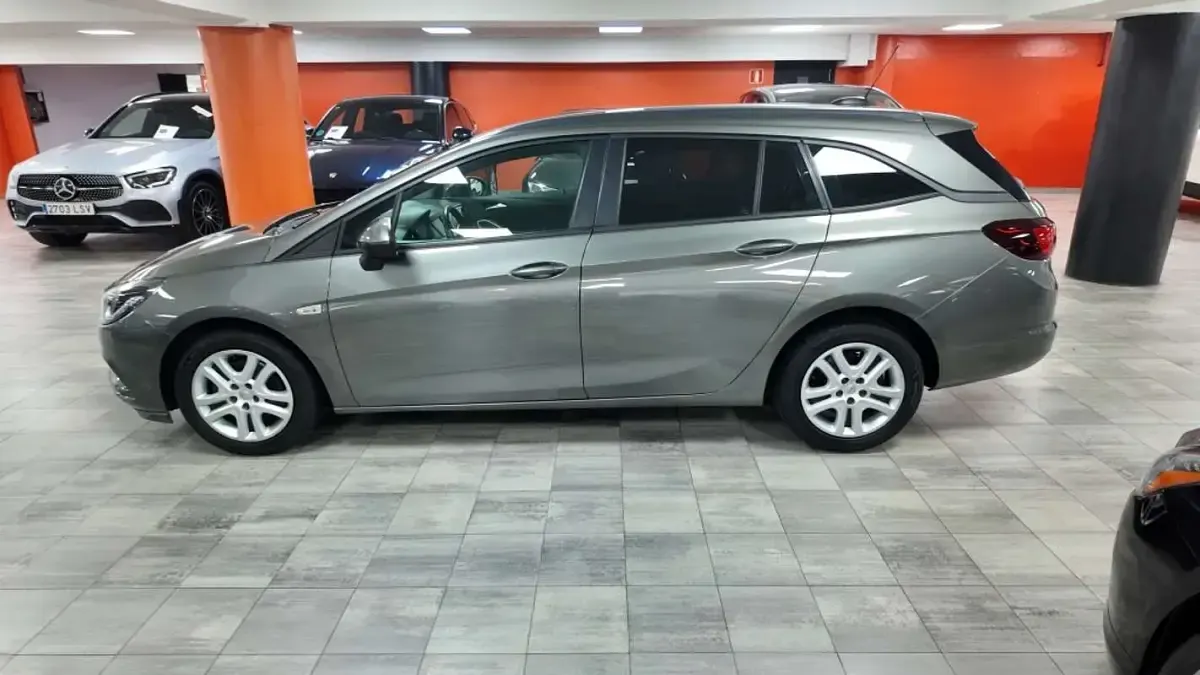 Usado Opel Astra Business 110 CV (80 kW) 2017 Gris Familiar